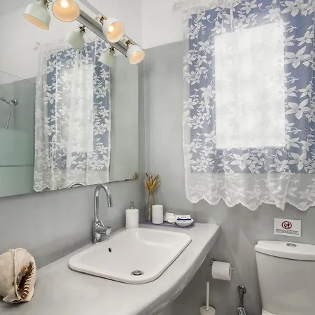 Anamnisi Lägenhet Adamantas (Milos)