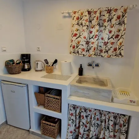 Anamnisi Adamantas (Milos)