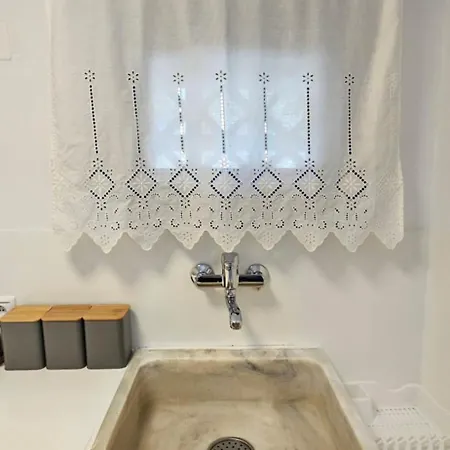 Anamnisi Apartman Adámasz
