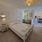 Anamnisi آداماس