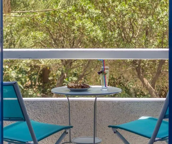 아파트 Anamnisi *